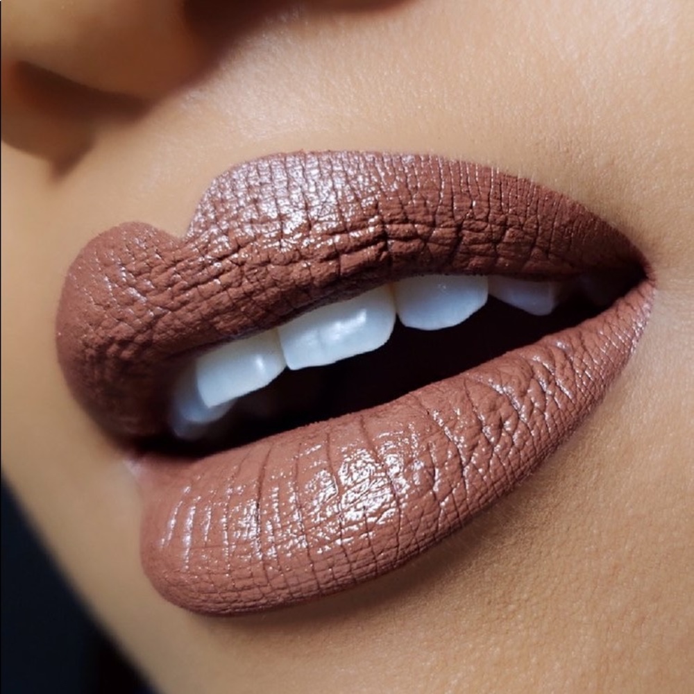 Lipstick & Brush SET💄: Loudmouth Lip Attire shade “La Vida Mocha”